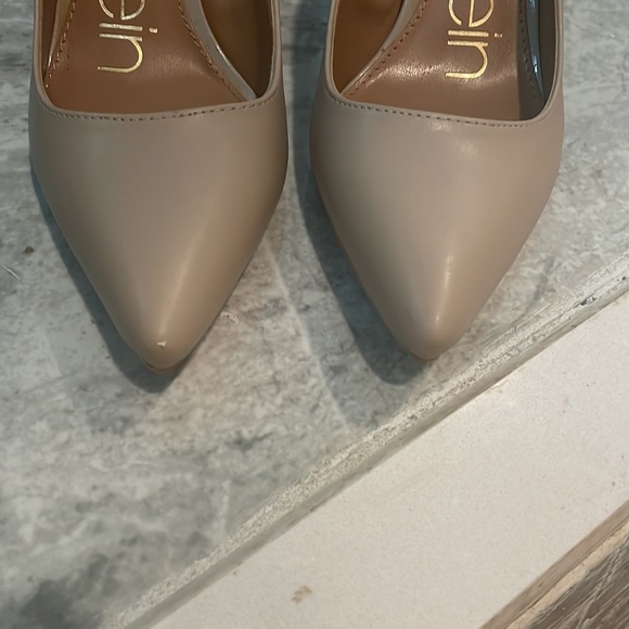 BNWB Calvin Klein nude heels - Picture 4 of 4